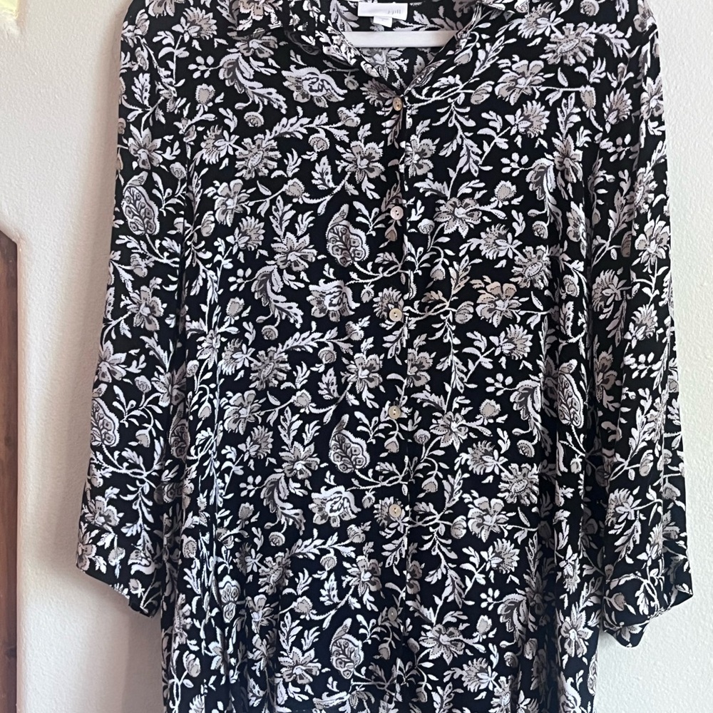 J. Jill Black and White Floral Button-Front Tunic